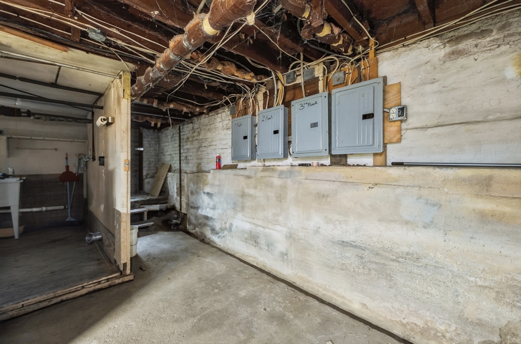 183 Greenwood St Property Photo 37