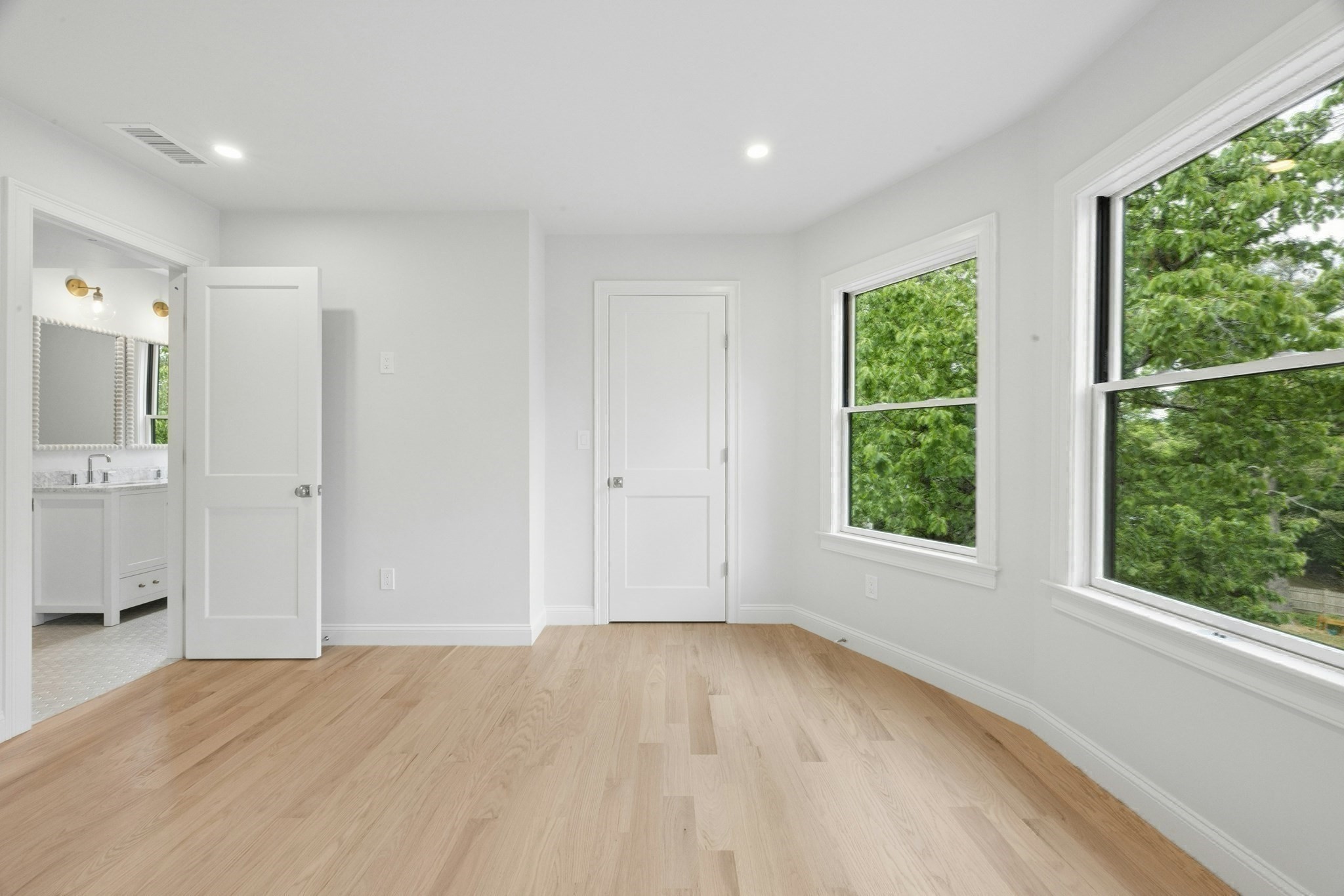 34 Addison St Property Photo 12