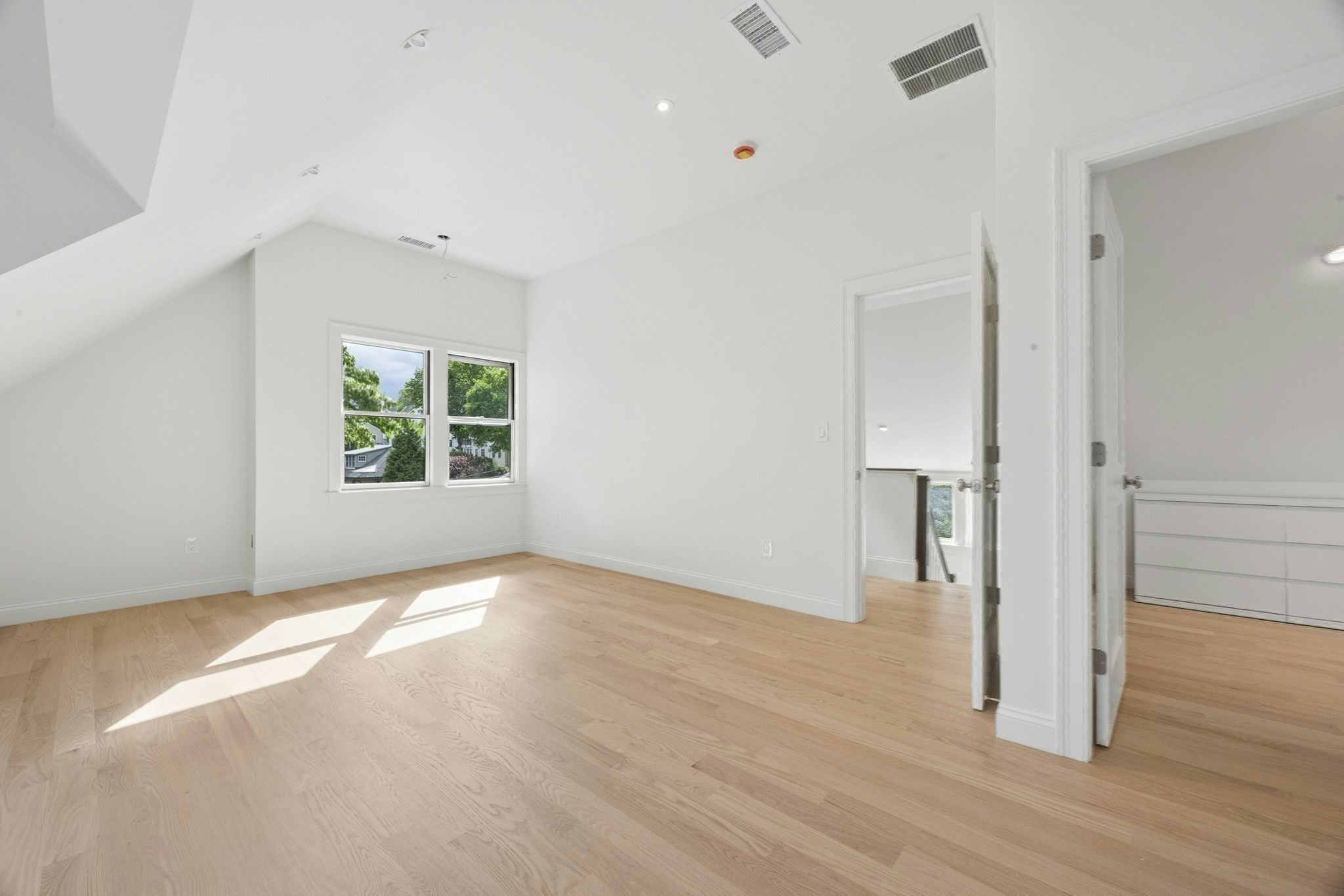 34 Addison St Property Photo 15