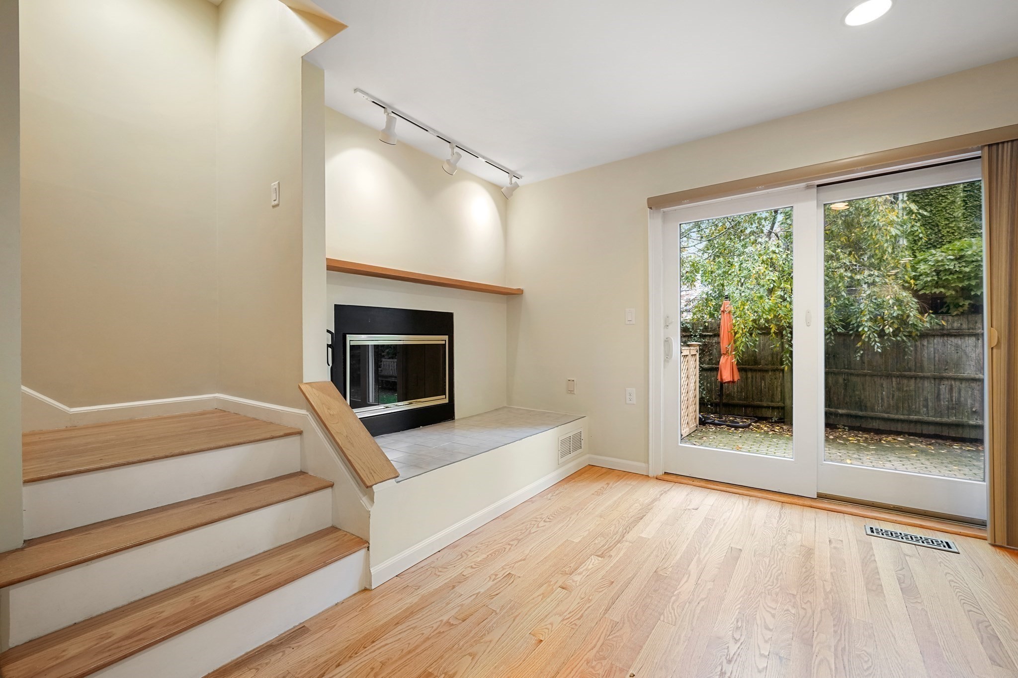 10 Eustis Street # 10 Property Photo 4