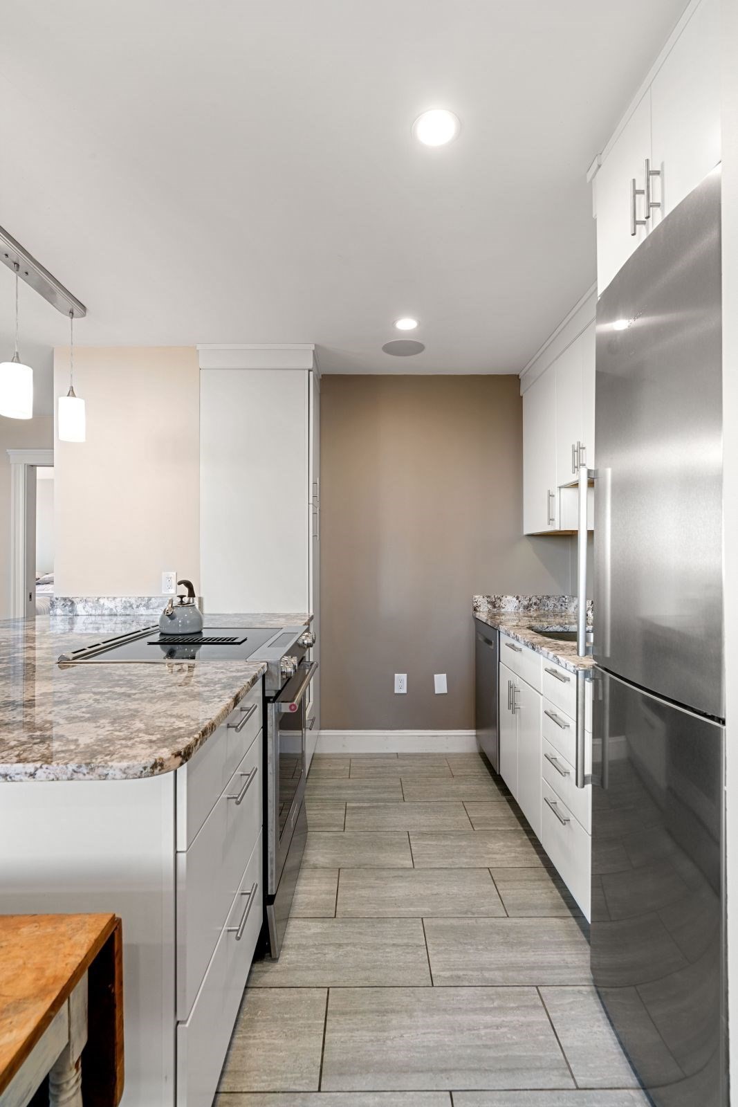 566 Commonwealth Ave Property Photo 7