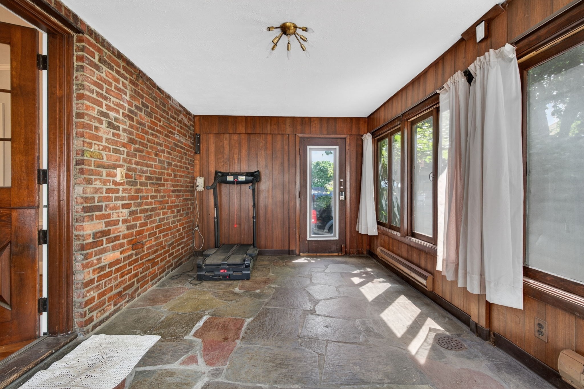 28 Thurlow Ave Property Photo 8
