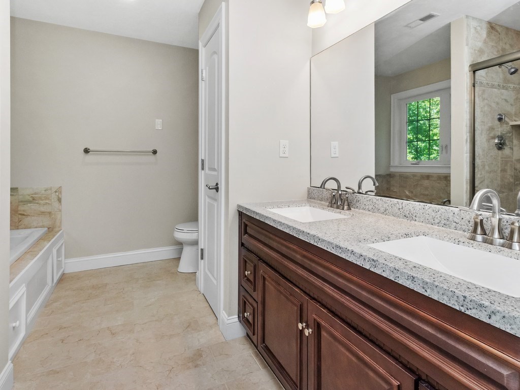 32 Lauricella Lane Property Photo 27