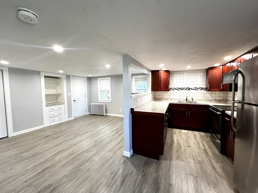 572 Main Street # B Property Photo 1
