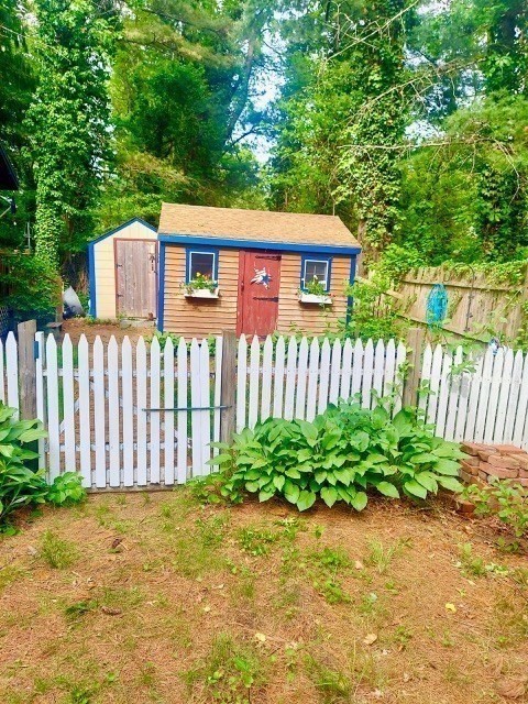 30 Crest Ave Property Photo 6