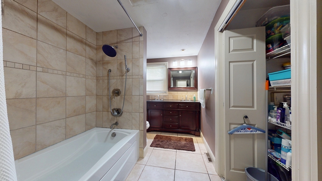 18 Hollis St Property Photo 16