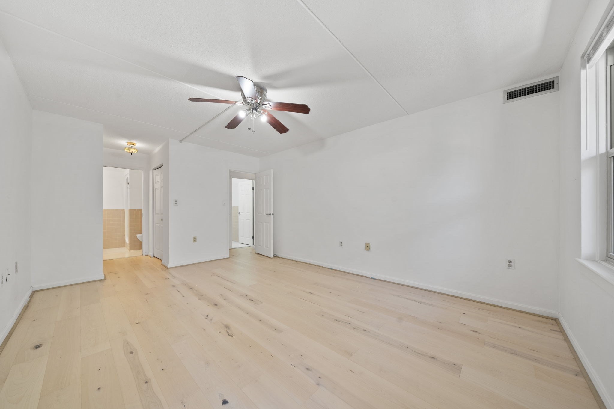 155 George Washington Blvd # 205 Property Photo 9