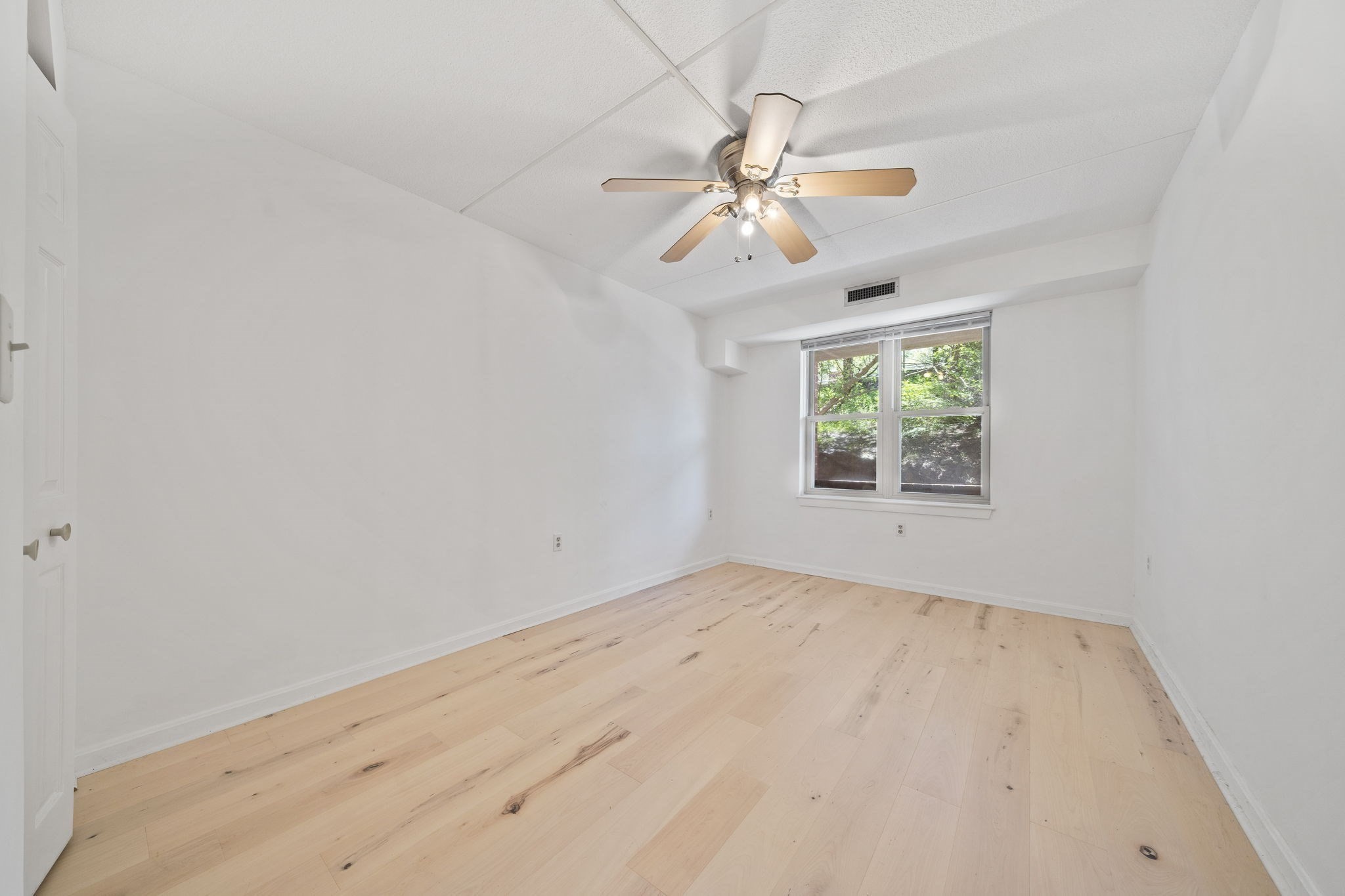 155 George Washington Blvd # 205 Property Photo 11