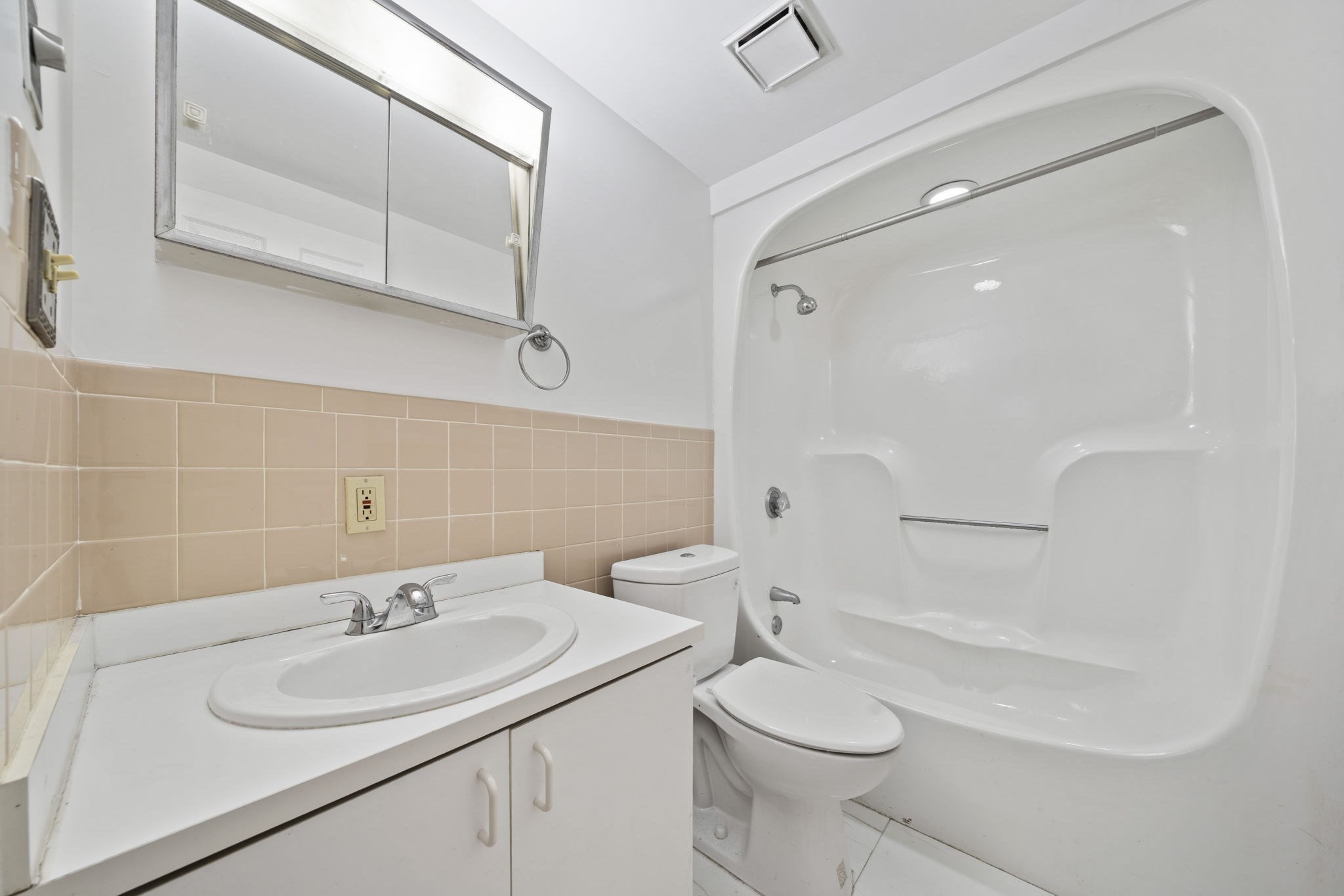 155 George Washington Blvd # 205 Property Photo 12