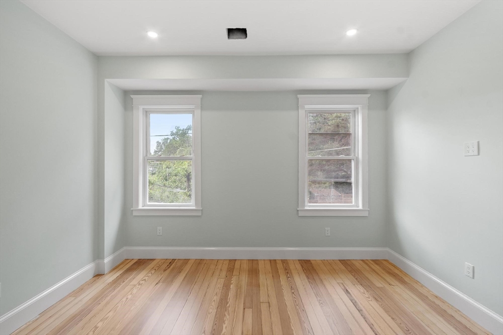 61 Warren St # 2 Property Photo 17