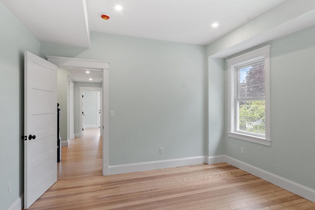 61 Warren St # 2 Property Photo 18
