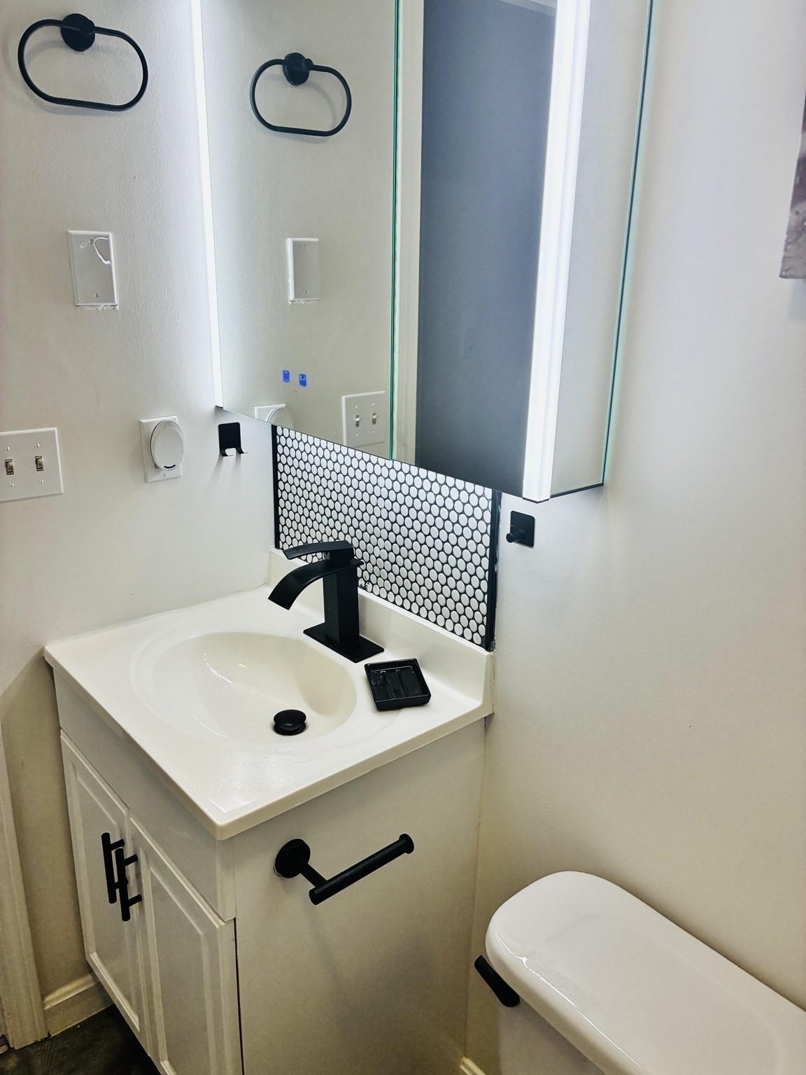 60 Chapin St # D Property Photo 16