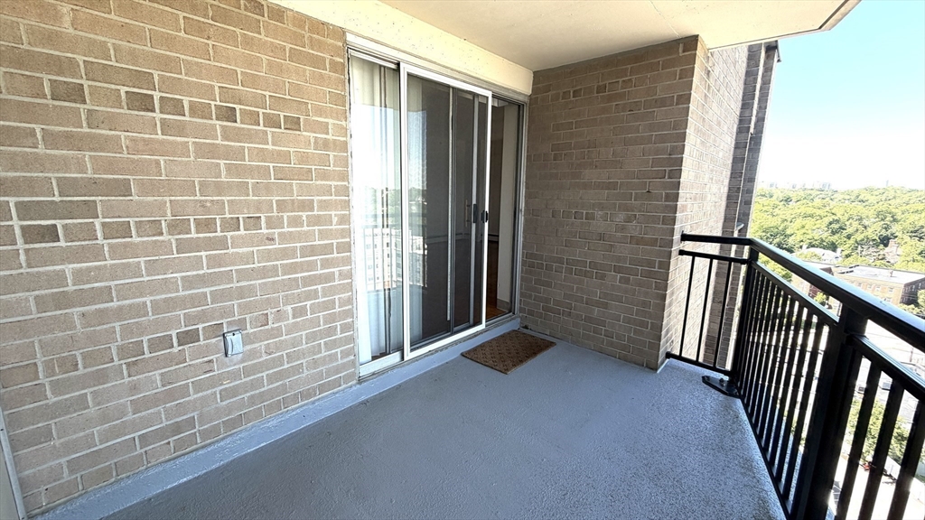 1025 Hancock St # 14f Property Photo 8