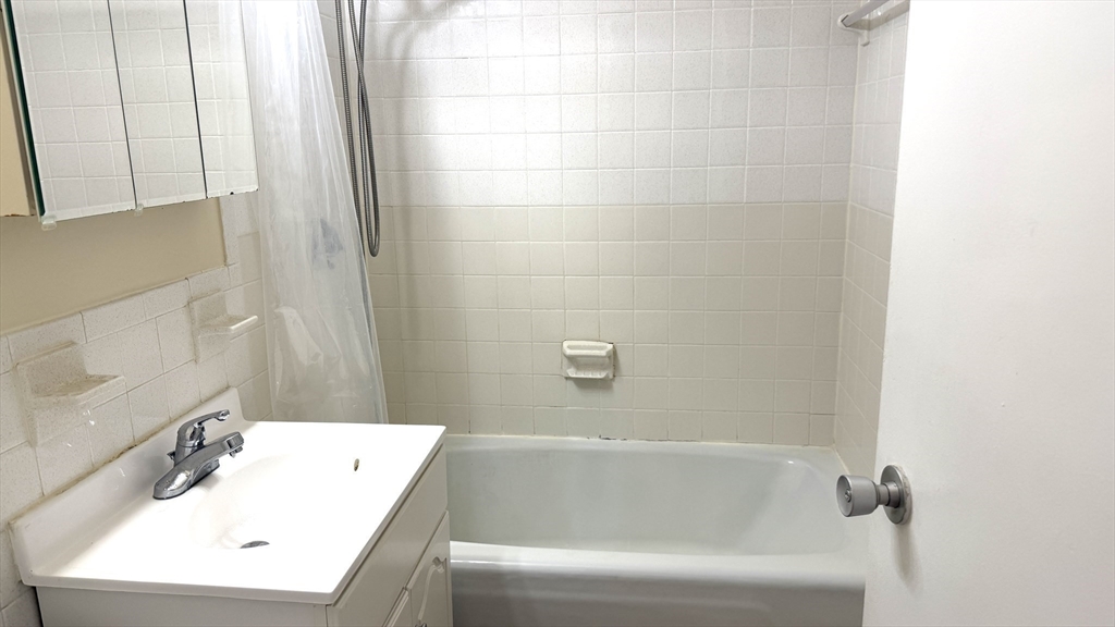 1025 Hancock St # 14f Property Photo 20