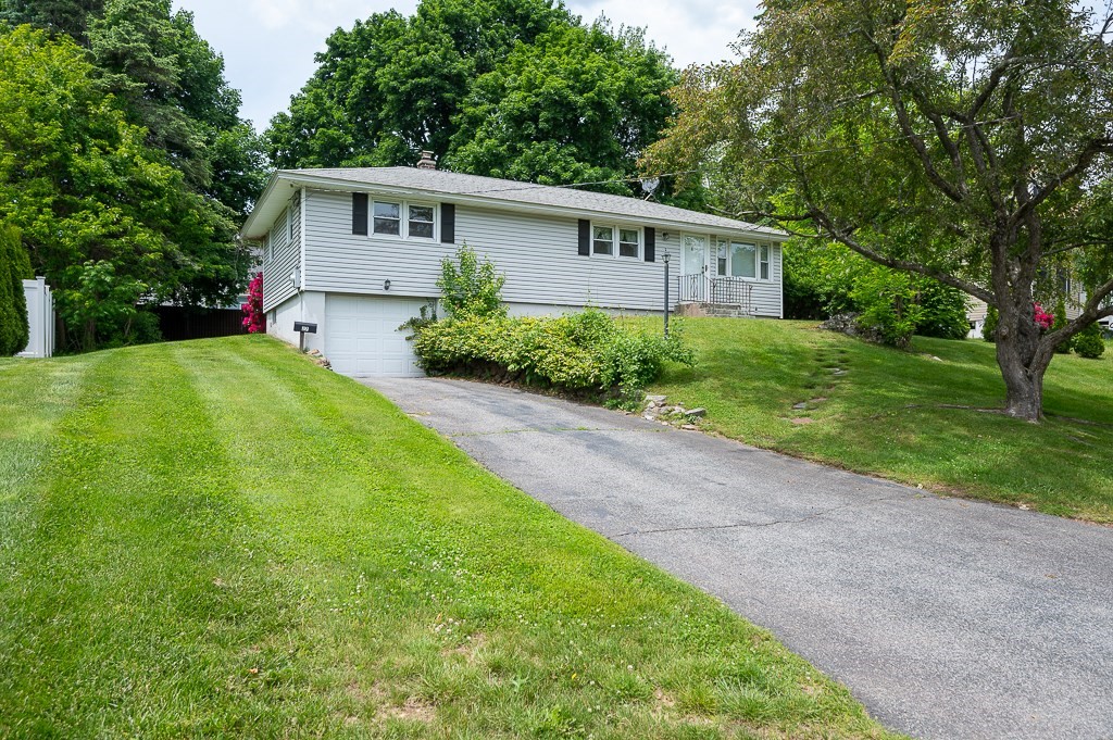 27 Chevy Chase Rd Property Photo 2