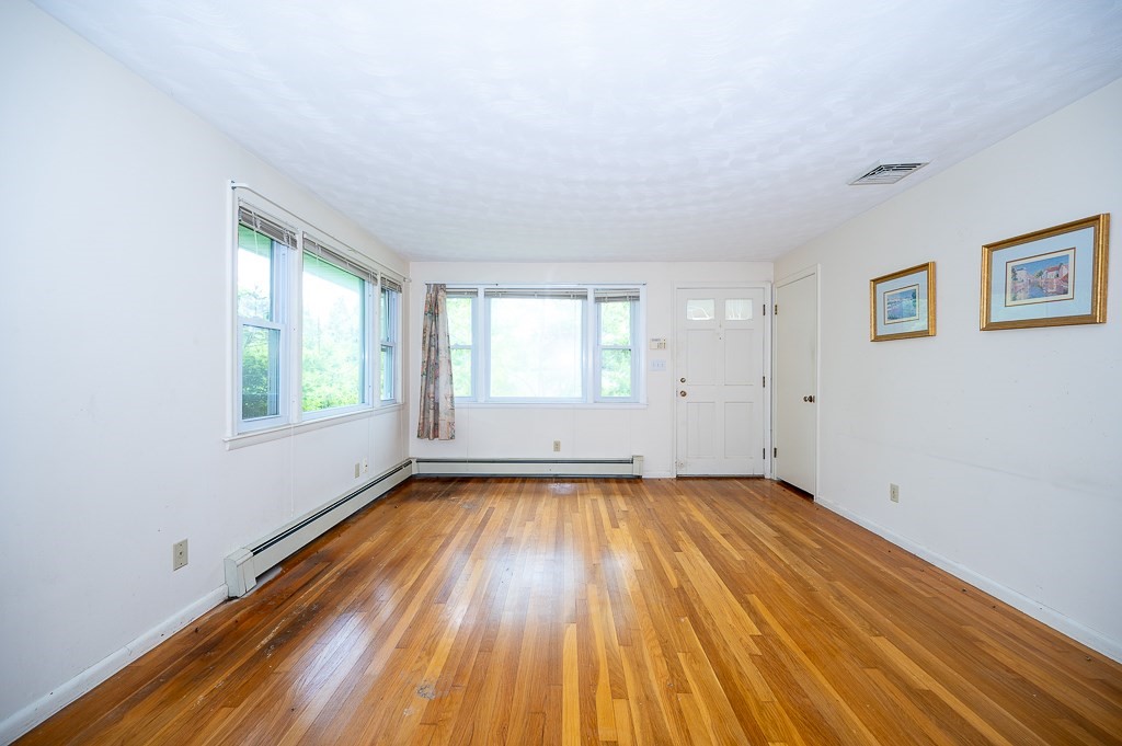 27 Chevy Chase Rd Property Photo 4