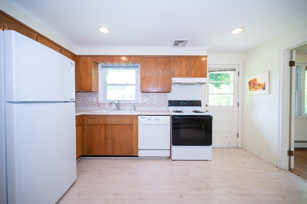 27 Chevy Chase Rd Property Photo 7