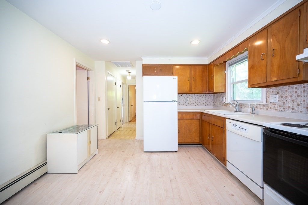 27 Chevy Chase Rd Property Photo 8