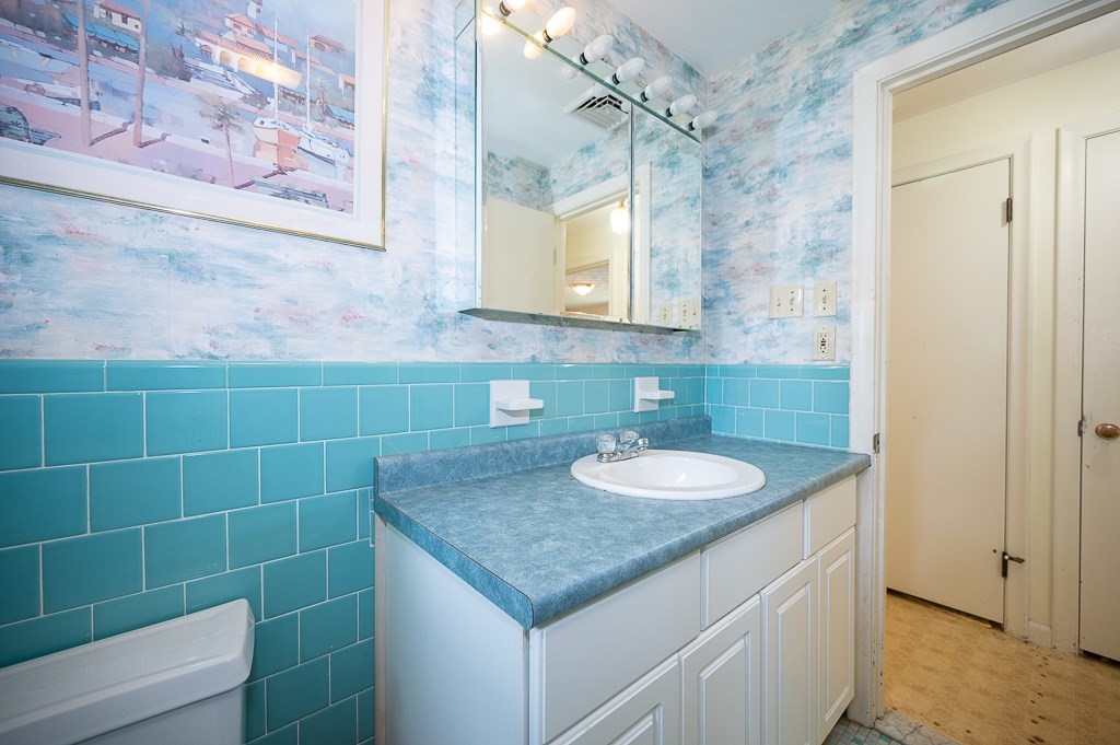 27 Chevy Chase Rd Property Photo 18