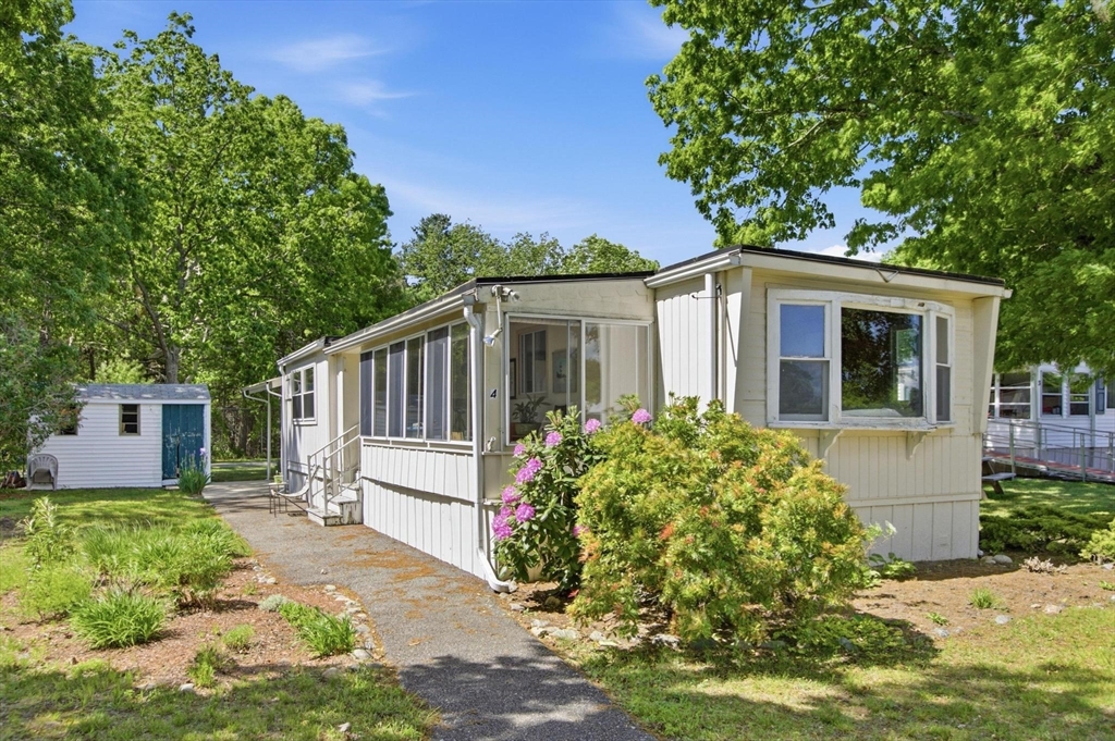 4 Deer Hill Ln Property Photo 1