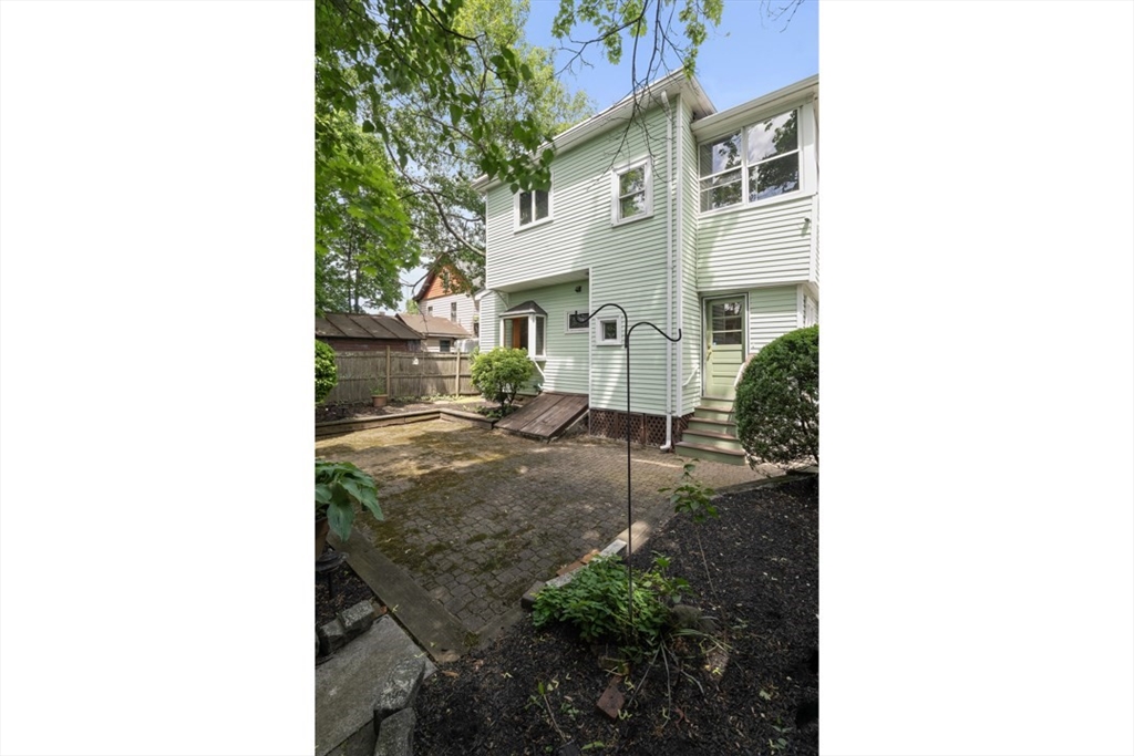 20 Riverview Ave Property Photo 5