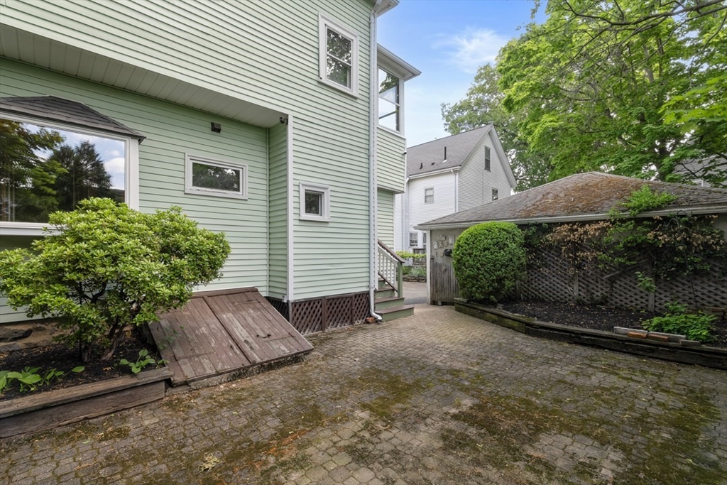 20 Riverview Ave Property Photo 6