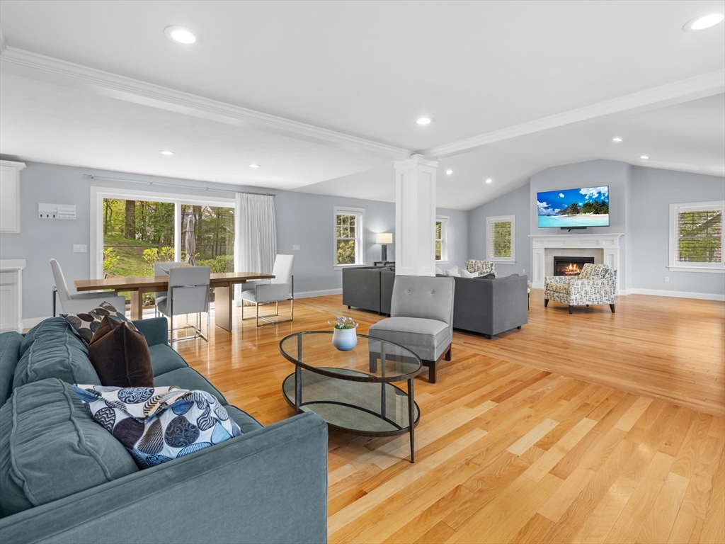 14 Spring St Property Photo 5