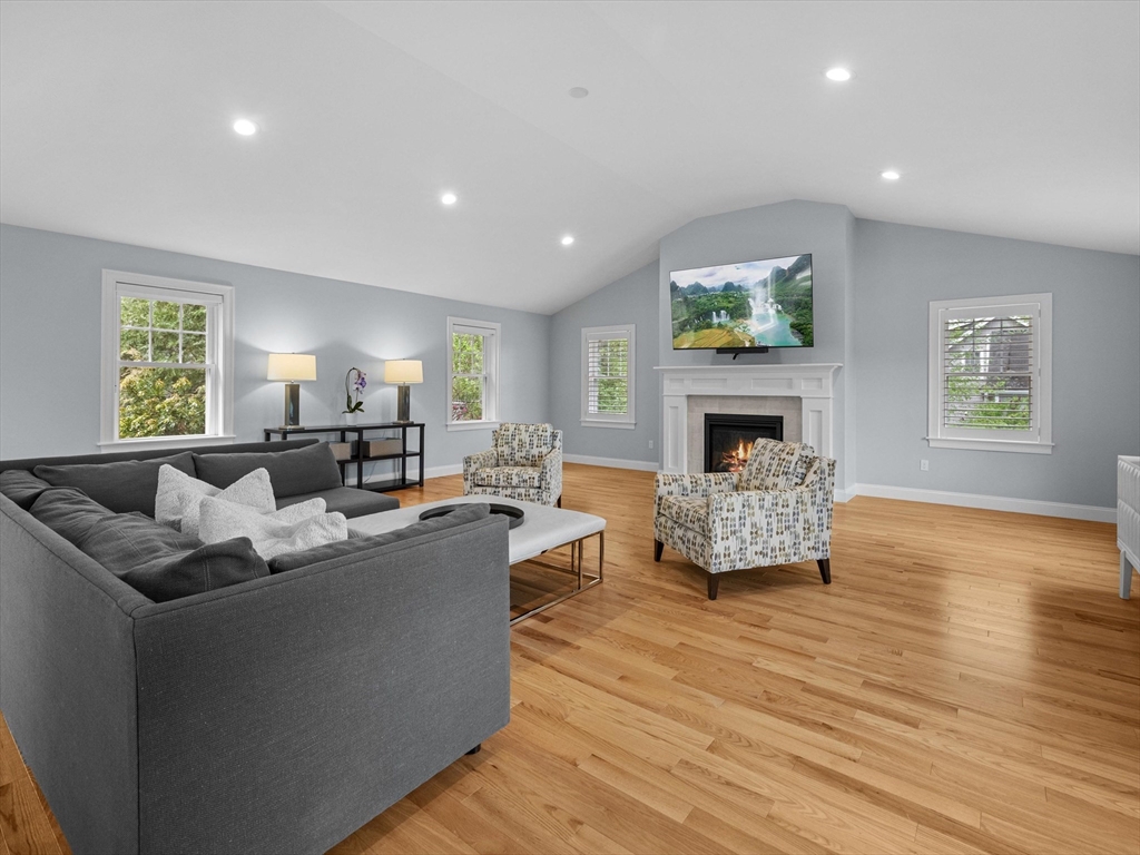 14 Spring St Property Photo 6