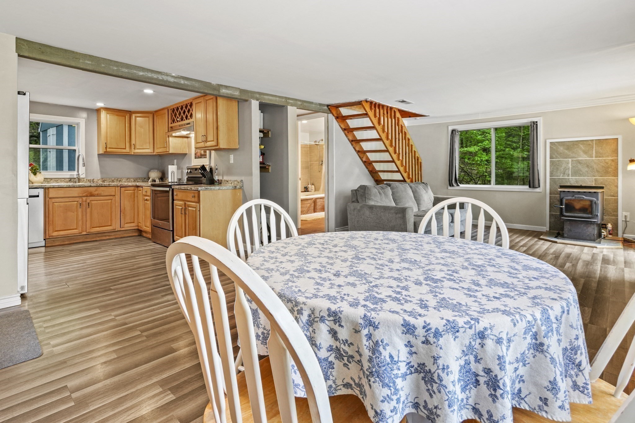 91 Deer Bay Rd Property Photo 6