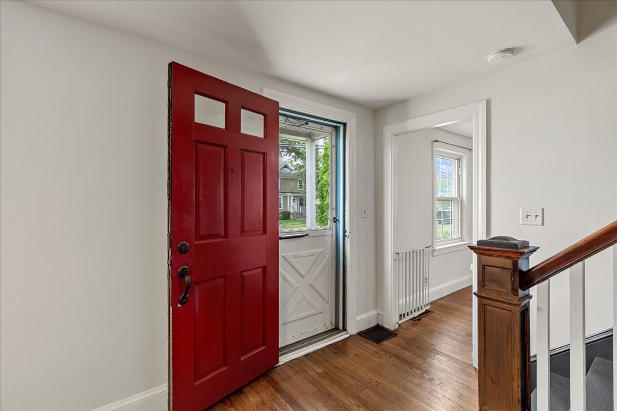 208 West Center St Property Photo 2