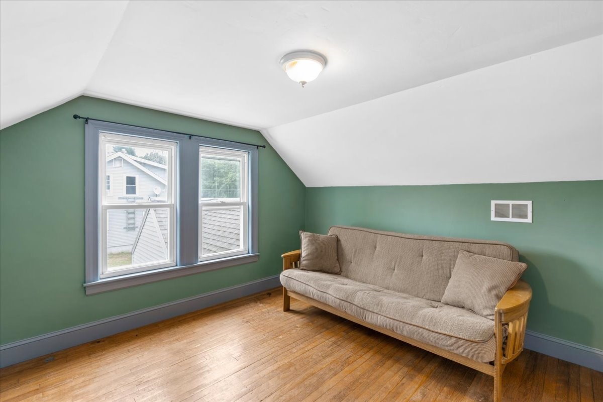 208 West Center St Property Photo 11