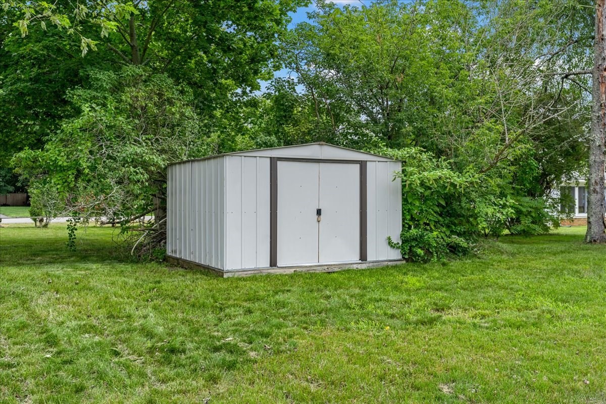 208 West Center St Property Photo 13
