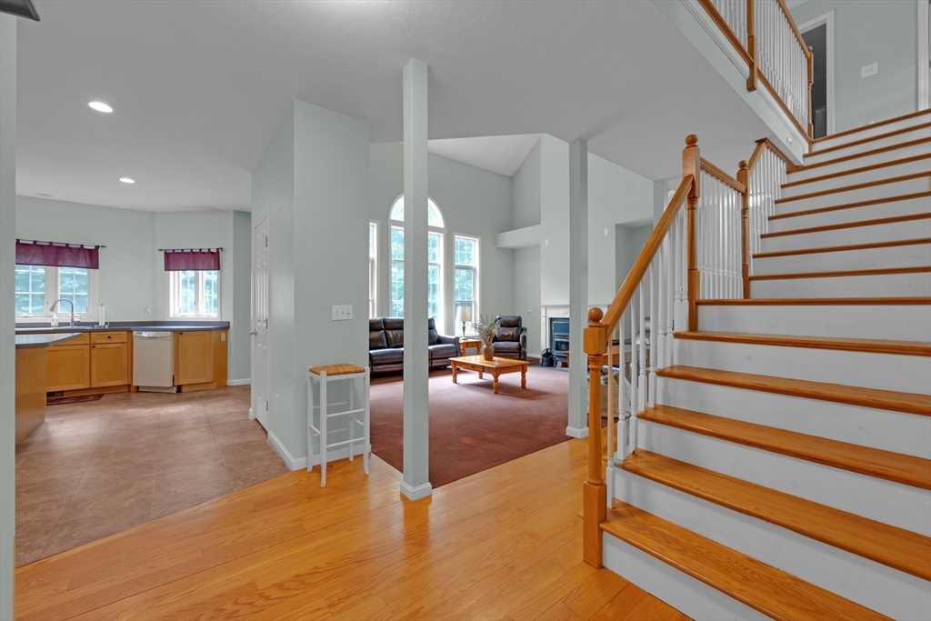 16 Lindsey Ln Property Photo 2