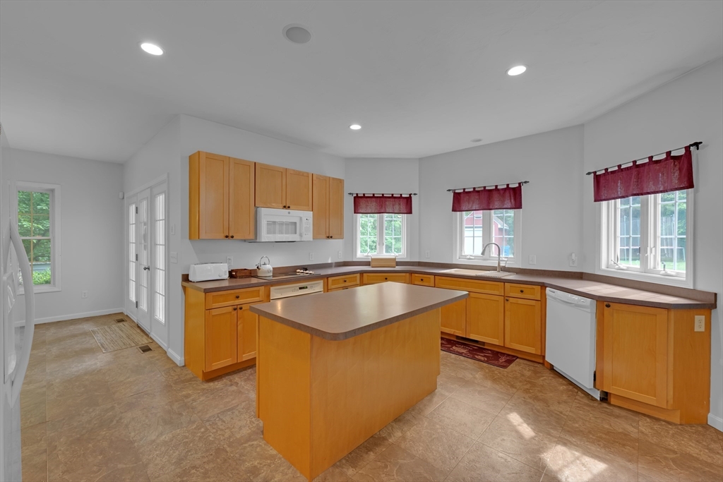16 Lindsey Ln Property Photo 3