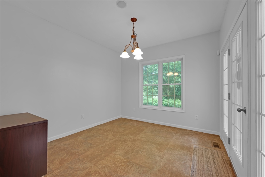 16 Lindsey Ln Property Photo 6