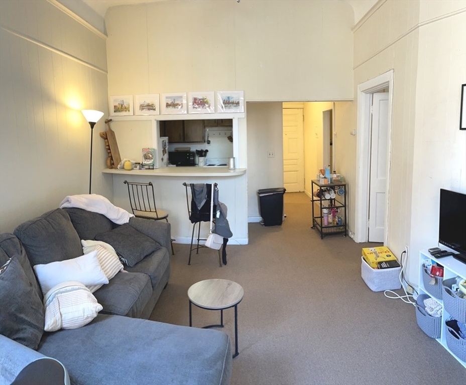 471 Commonwealth Avenue # 2R Property Photo 1