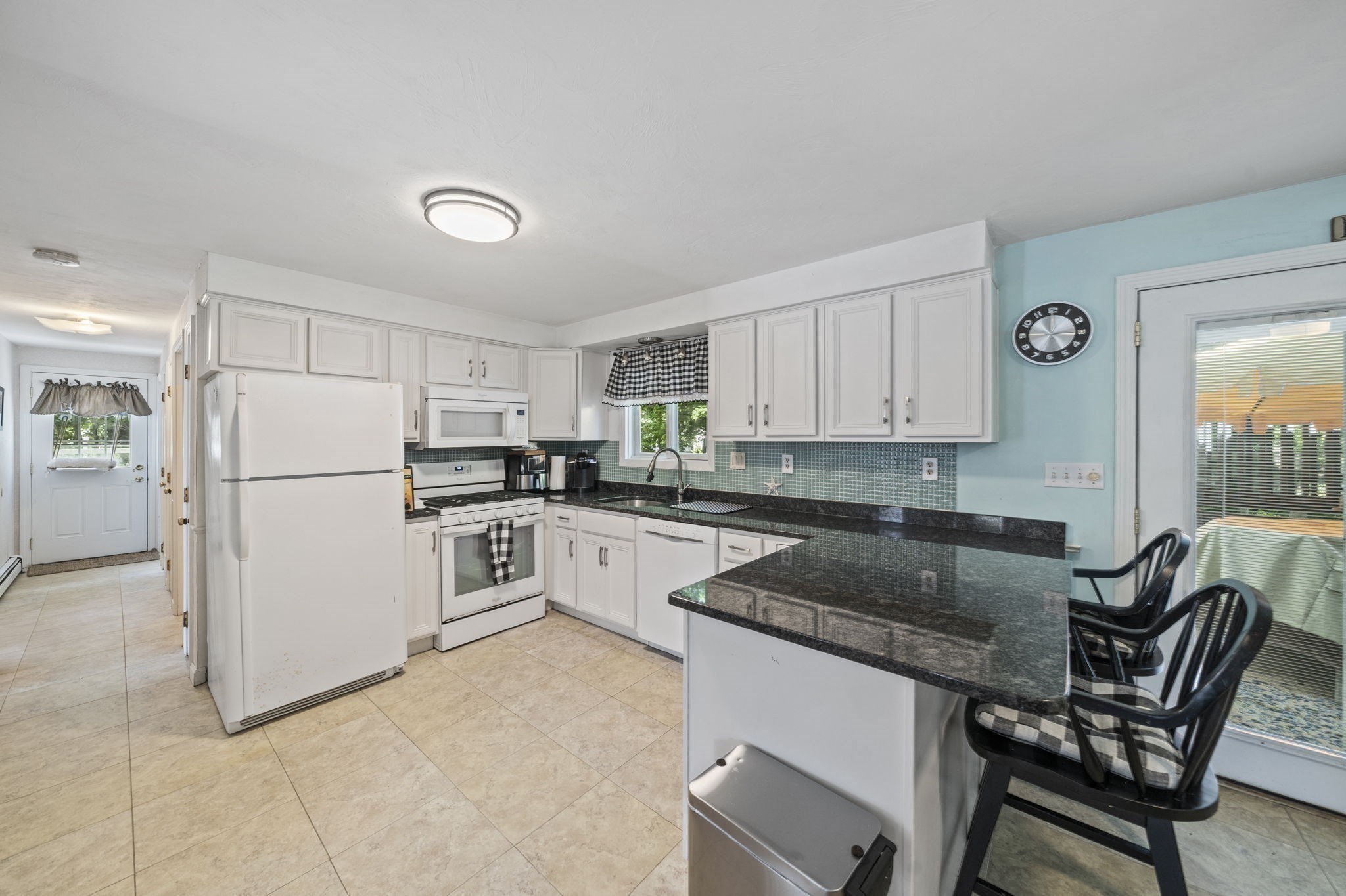 6 Country Way Property Photo 8