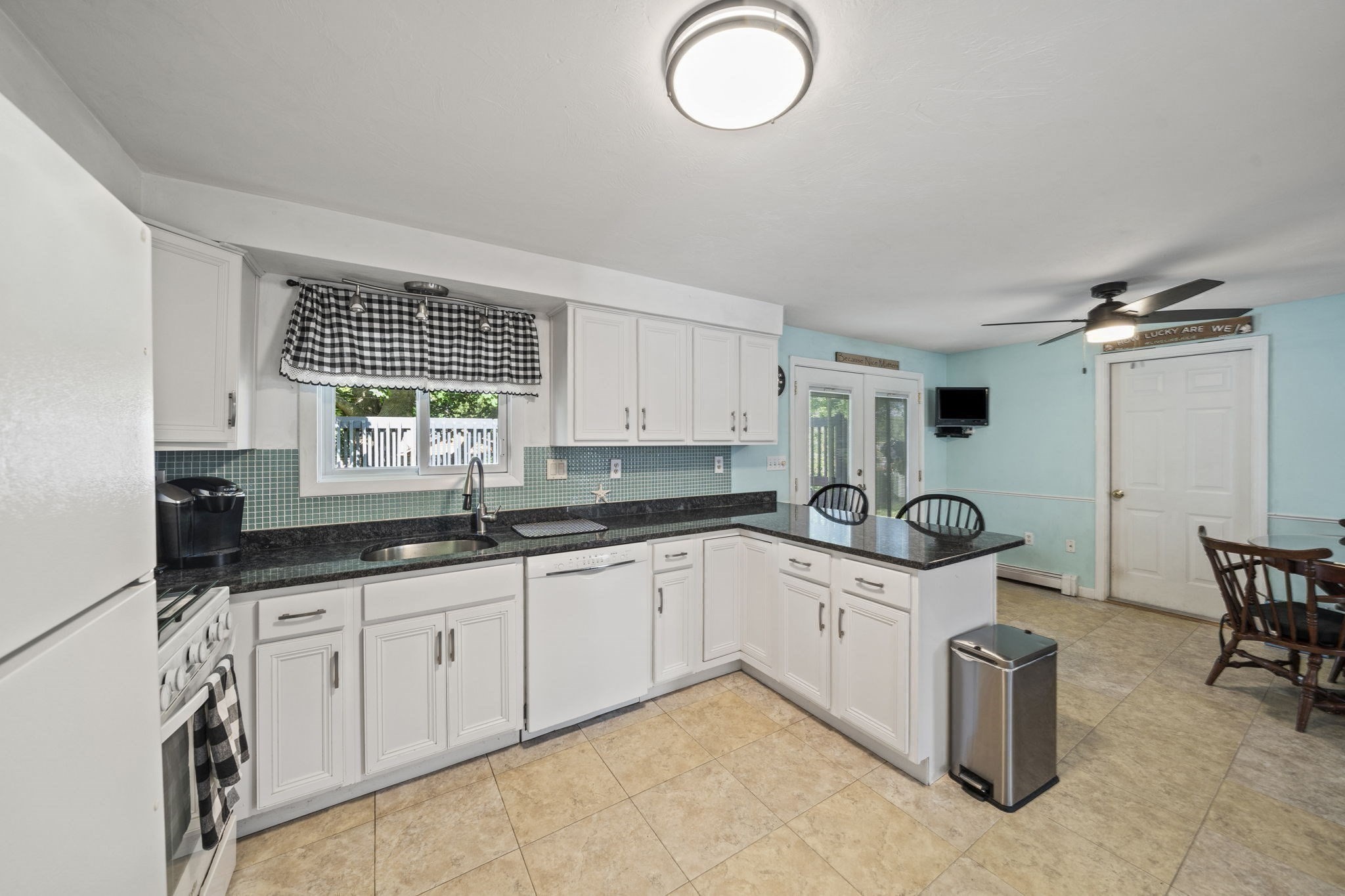 6 Country Way Property Photo 9