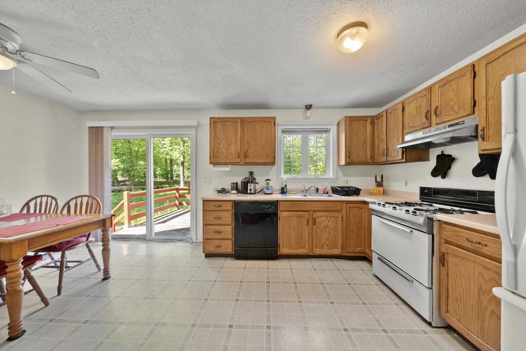 577-579 Old Greenwich Plains Rd. Property Photo 11