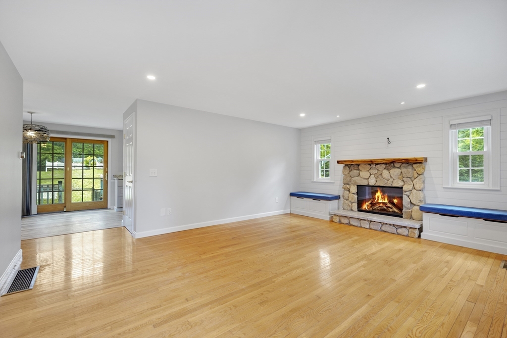 17 Kings Way Property Photo 3