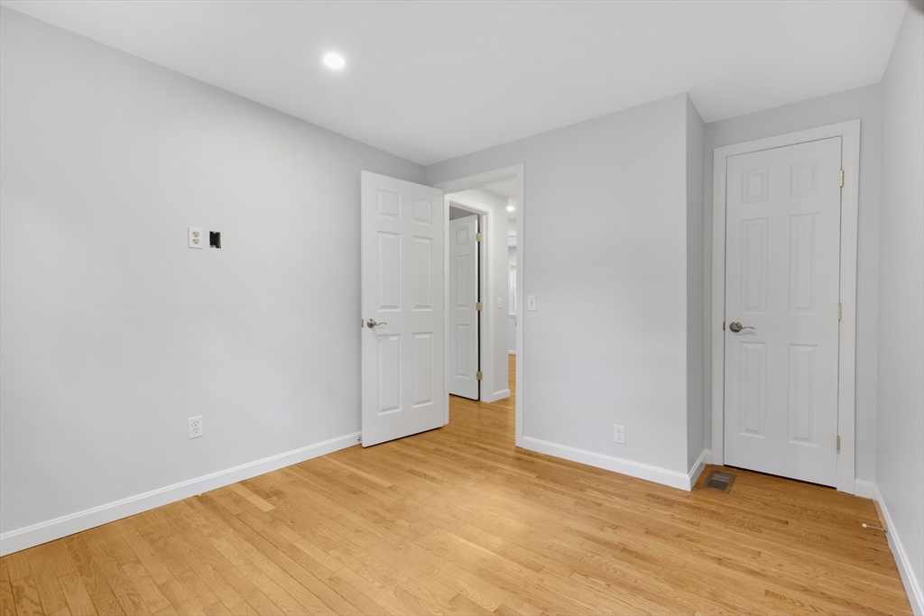 17 Kings Way Property Photo 13
