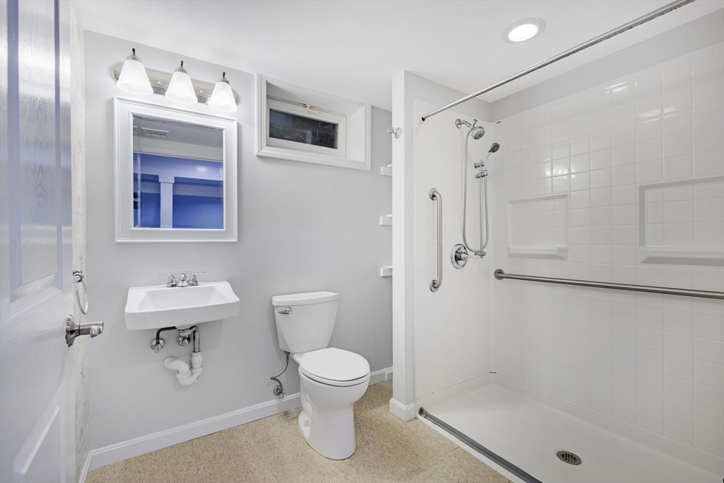 17 Kings Way Property Photo 18