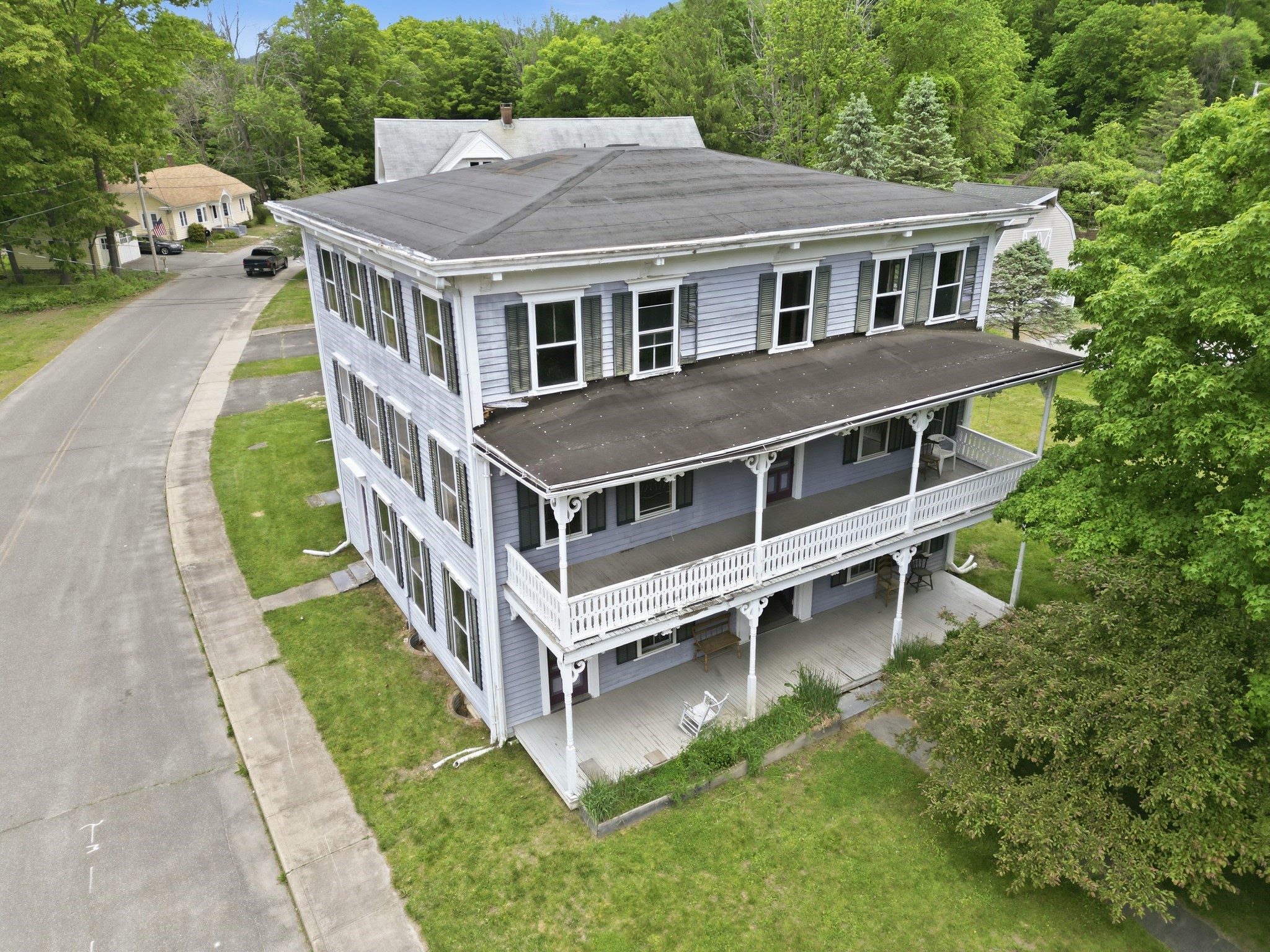 20 Main St Property Photo 1