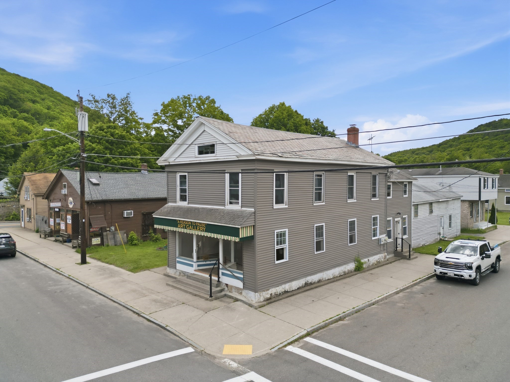 27 Main St Property Photo 1