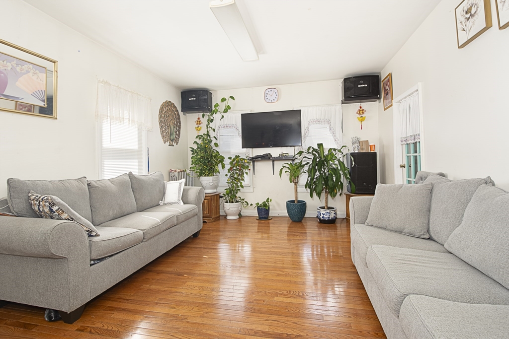 2 Kosta St Property Photo 6