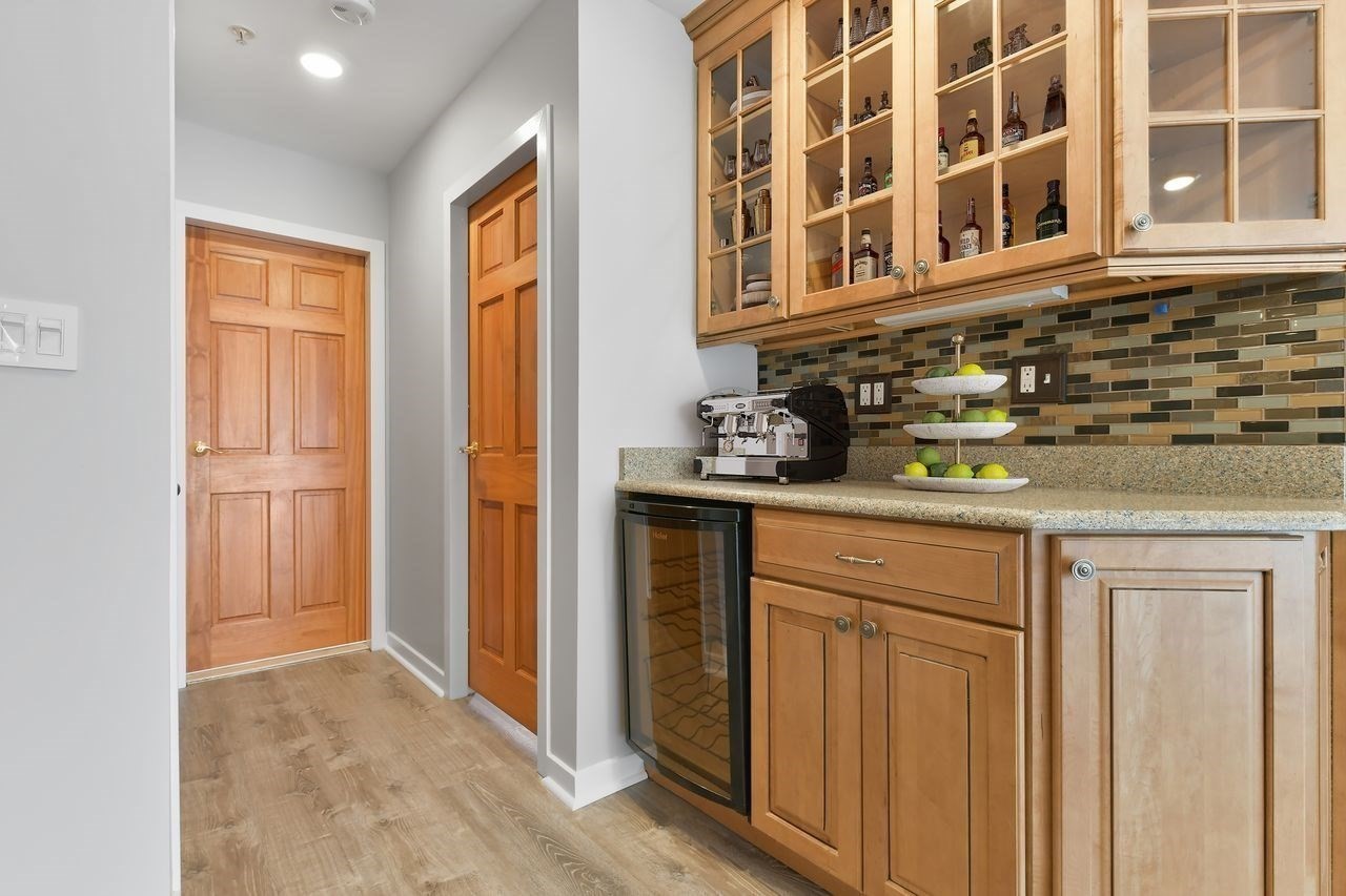 6 Canal Park # 605 Property Photo 13
