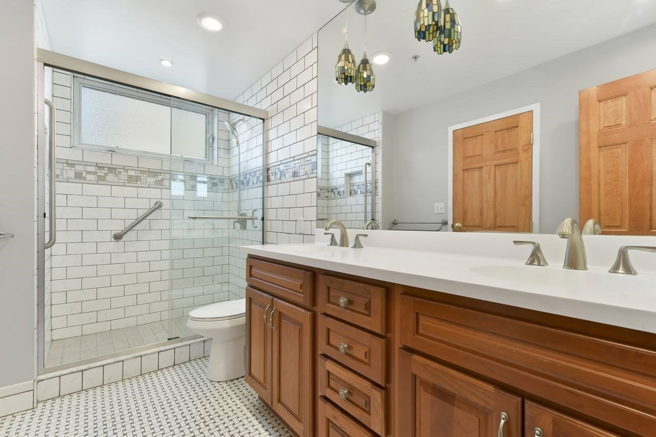 6 Canal Park # 605 Property Photo 17