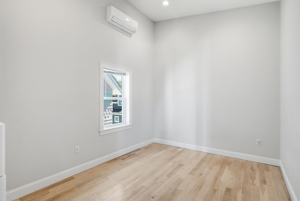 34 Underhill St # 4 Property Photo 8