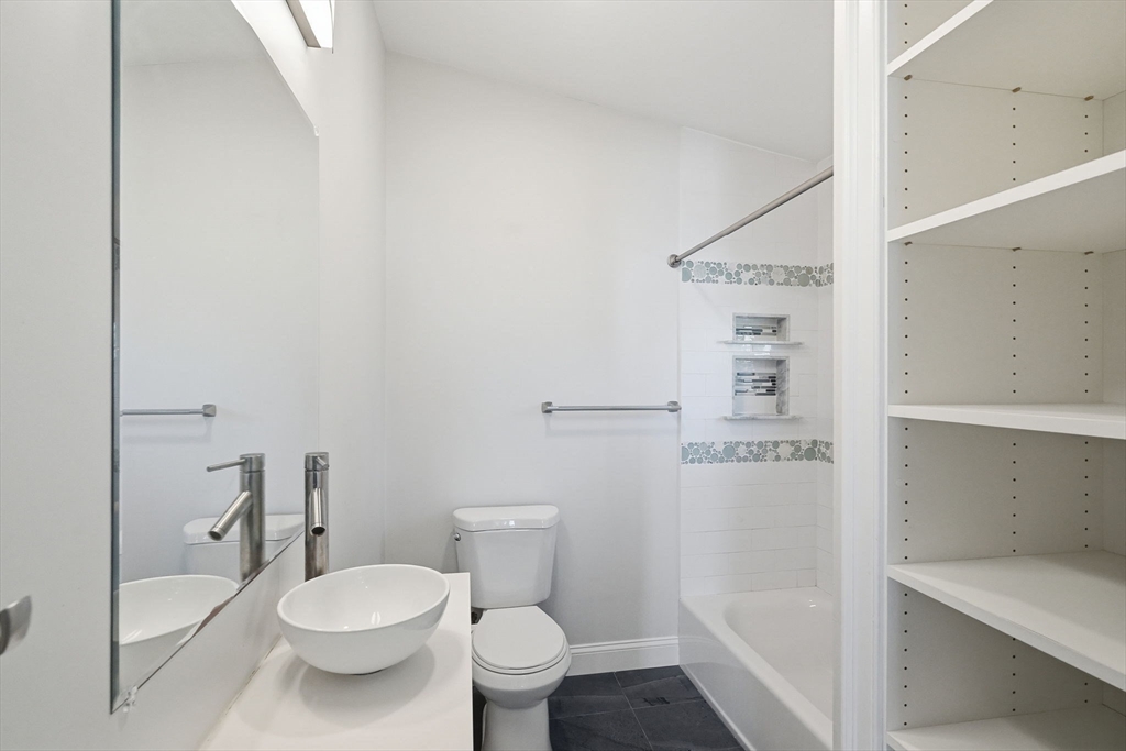 34 Underhill St # 4 Property Photo 10