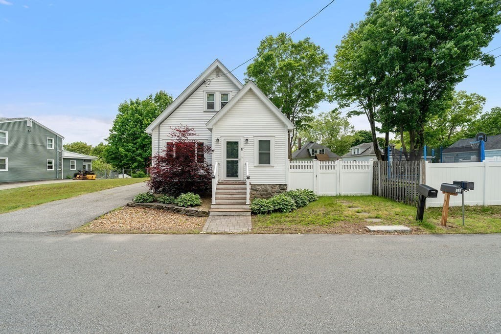 17 Juliette St Property Photo 1